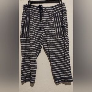 No label black and grey lounge capris